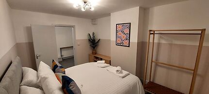 1 Bdr Modern Living in The Old Bank Hse