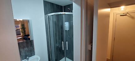 1 Bdr Modern Living in The Old Bank Hse