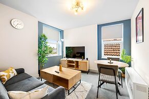 1 Bdr Modern Living in The Old Bank Hse