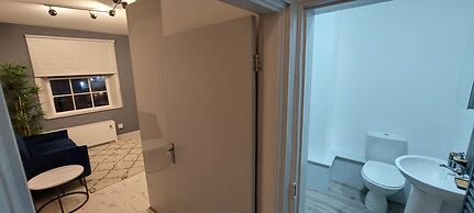 1 Bdr Modern Living in The Old Bank Hse