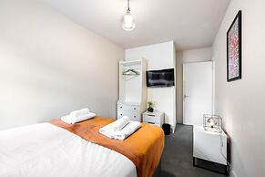 1 Bdr Modern Living in The Old Bank Hse