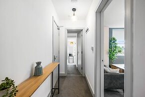 1 Bdr Modern Living in The Old Bank Hse