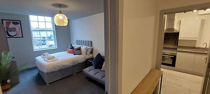 1 Bdr Modern Living in The Old Bank Hse