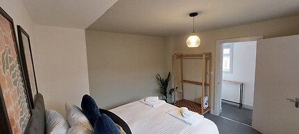 1 Bdr Modern Living in The Old Bank Hse