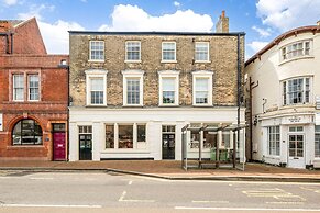 1 Bdr Modern Living in The Old Bank Hse