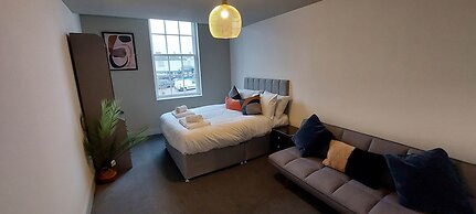 1 Bdr Modern Living in The Old Bank Hse