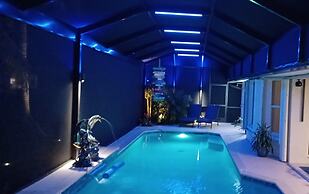 Luxury Long Waterview w Pool-kayaks-clubs-bikes