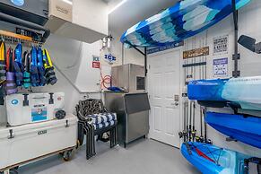 Luxury Long Waterview w Pool-kayaks-clubs-bikes