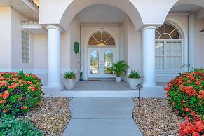 Luxury Long Waterview w Pool-kayaks-clubs-bikes