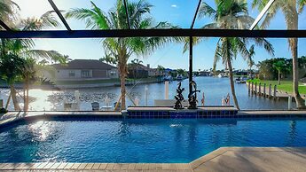 Luxury Long Waterview w Pool-kayaks-clubs-bikes