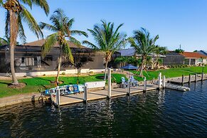 Luxury Long Waterview w Pool-kayaks-clubs-bikes