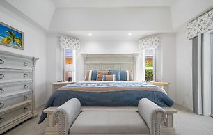 Luxury Long Waterview w Pool-kayaks-clubs-bikes