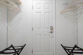 Luxury Long Waterview w Pool-kayaks-clubs-bikes