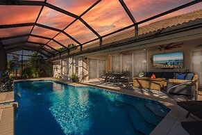 Luxury Long Waterview w Pool-kayaks-clubs-bikes