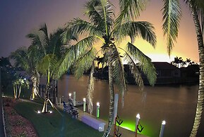 Luxury Long Waterview w Pool-kayaks-clubs-bikes