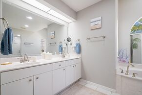 Luxury Long Waterview w Pool-kayaks-clubs-bikes