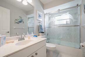 Luxury Long Waterview w Pool-kayaks-clubs-bikes