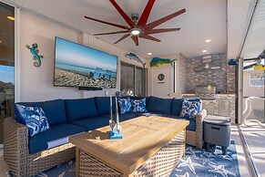 Luxury Long Waterview w Pool-kayaks-clubs-bikes