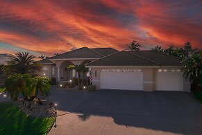 Luxury Long Waterview w Pool-kayaks-clubs-bikes