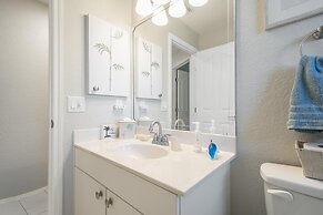 Luxury Long Waterview w Pool-kayaks-clubs-bikes