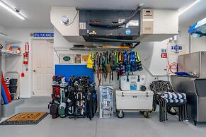 Luxury Long Waterview w Pool-kayaks-clubs-bikes