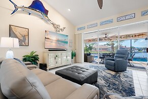 Luxury Long Waterview w Pool-kayaks-clubs-bikes