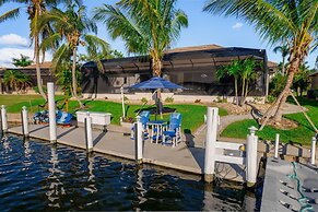Luxury Long Waterview w Pool-kayaks-clubs-bikes