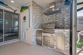 Luxury Long Waterview w Pool-kayaks-clubs-bikes