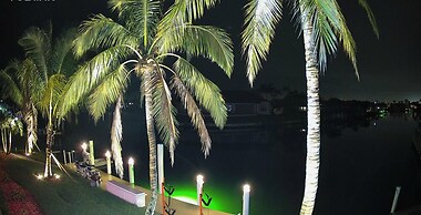 Luxury Long Waterview w Pool-kayaks-clubs-bikes