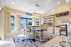 Luxury Long Waterview w Pool-kayaks-clubs-bikes