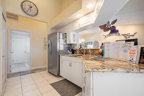 Luxury Long Waterview w Pool-kayaks-clubs-bikes