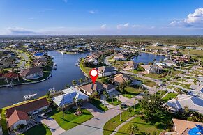 Luxury Long Waterview w Pool-kayaks-clubs-bikes
