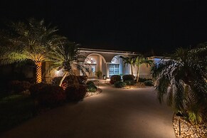 Luxury Long Waterview w Pool-kayaks-clubs-bikes