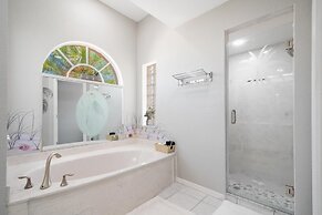 Luxury Long Waterview w Pool-kayaks-clubs-bikes