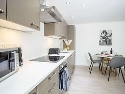 Exeter Cathedral Two-bedroom Stay