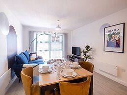 Victoria Square Two-bed Accommodation by Belvilla