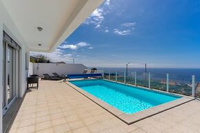 Villa Eldomar 61 in Estreito da Calheta