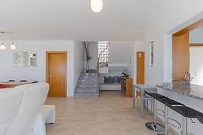 Villa Eldomar 61 in Estreito da Calheta