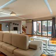 Canhas Views Pool and Barbecue