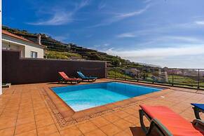 Canhas Views Pool and Barbecue