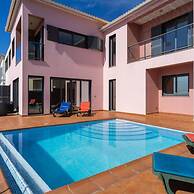 Canhas Views Pool and Barbecue