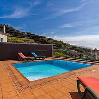 Canhas Views Pool and Barbecue