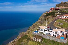 Canhas Views Pool and Barbecue