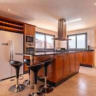 Canhas Views Pool and Barbecue