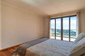 Canhas Views Pool and Barbecue