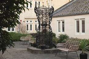 St Catherine s Hospital - Superior Apartment