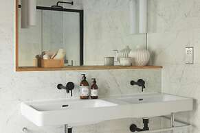 St Catherine s Hospital - Deluxe Apartment