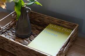 St Catherine s Hospital - Standard King Apartment