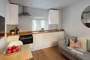 St Catherine s Hospital - Standard King Apartment