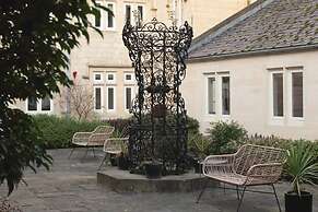 St Catherine s Hospital - Standard King Apartment